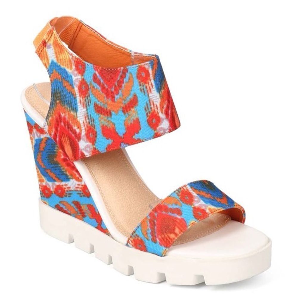 💥Host Pick!💥 Liliana Tribal Open Toe Slingback Lug Sole Wedge Sandals